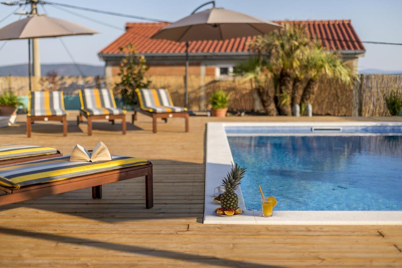 Family Friendly Apartments With A Swimming Pool Kastel Kambelovac, Kastela - 18117 外观 照片